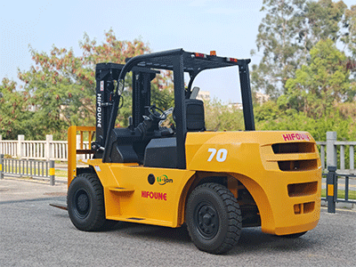 Pourquoi les principaux hubs logistiques optent-ils pour les camions-citernes au lithium HIFOUNE de 7 tonnes ?